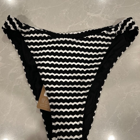 BERLOOK Black & White Geometric Textured Bikini - Picture 5 of 8